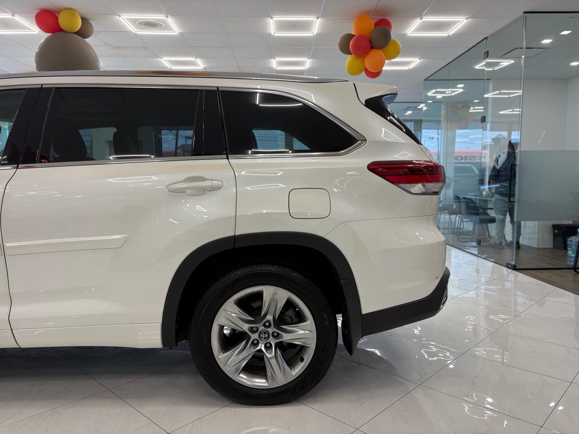 2018 Toyota Highlander Limited Platinum photo 4