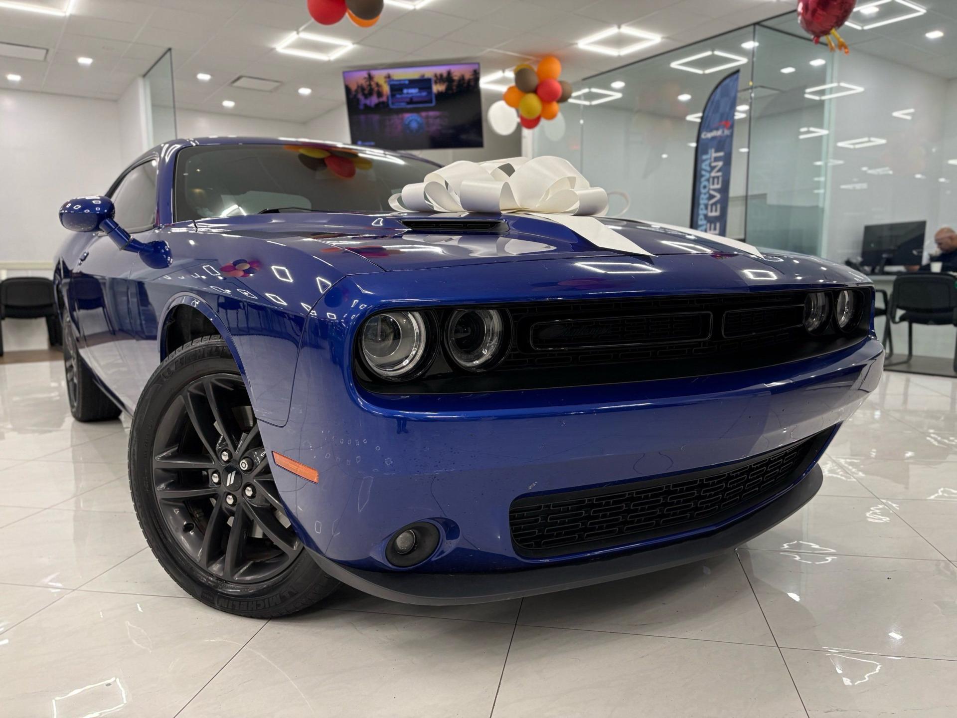 2019 Dodge Challenger SXT photo 3
