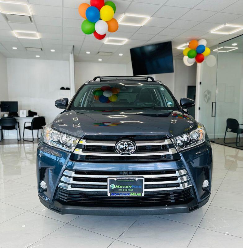 2018 Toyota Highlander Limited Platinum photo 2