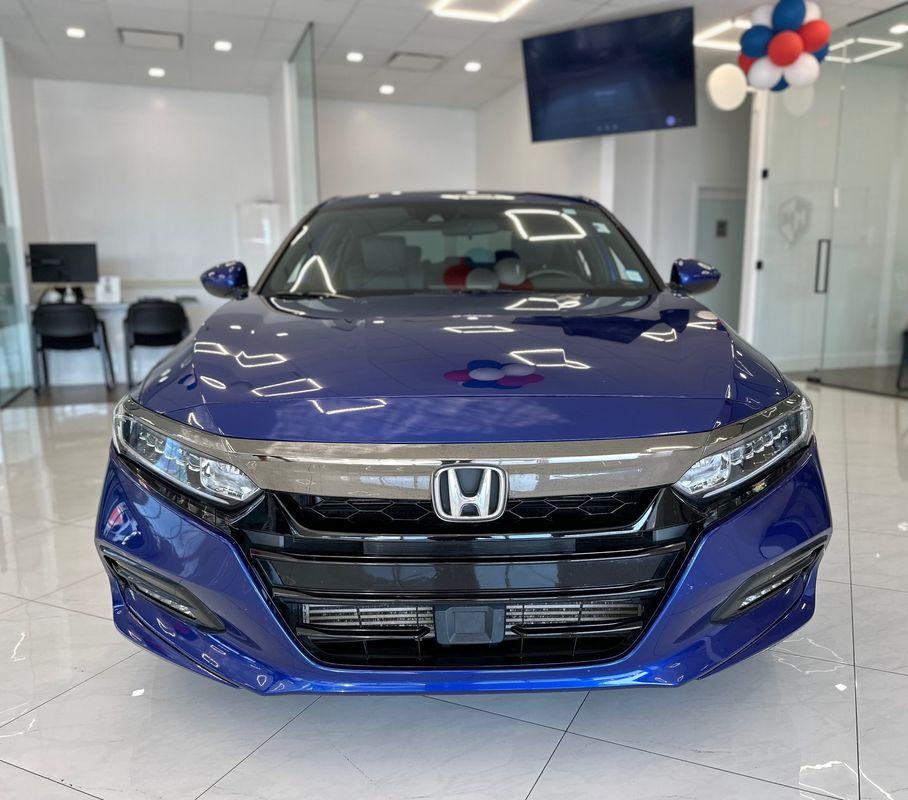 2019 Honda Accord Sport photo 2