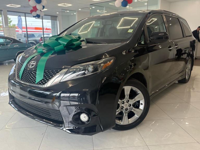 2015 Toyota Sienna SE V6 8-Passenger's photo