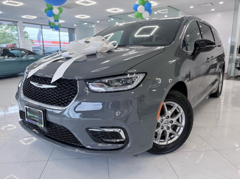 2025 Chrysler Pacifica Select's photo