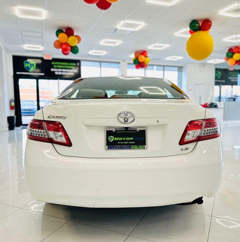 2010 Toyota Camry LE photo 4